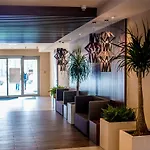 德里克尤斯酒店 3* Trzebaw
